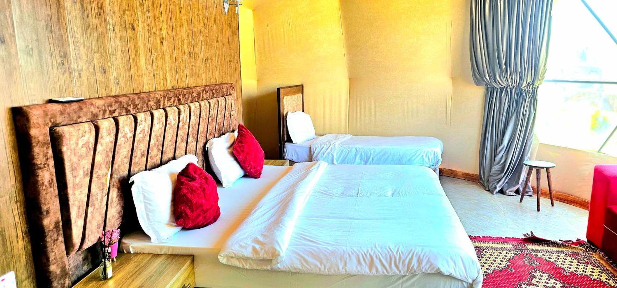 Bed and Breakfast Titanic Camp Wadi Rum Esterno foto