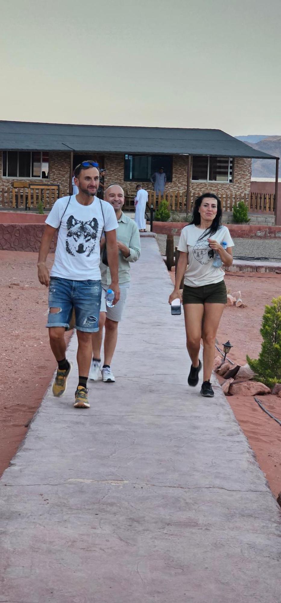 Bed and Breakfast Titanic Camp Wadi Rum Esterno foto