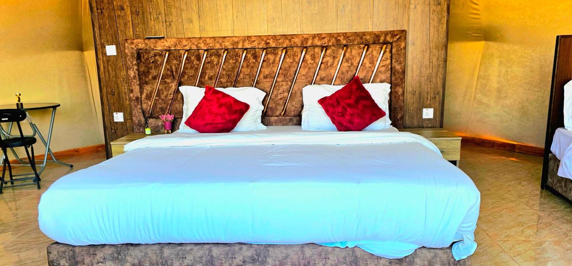 Bed and Breakfast Titanic Camp Wadi Rum Esterno foto