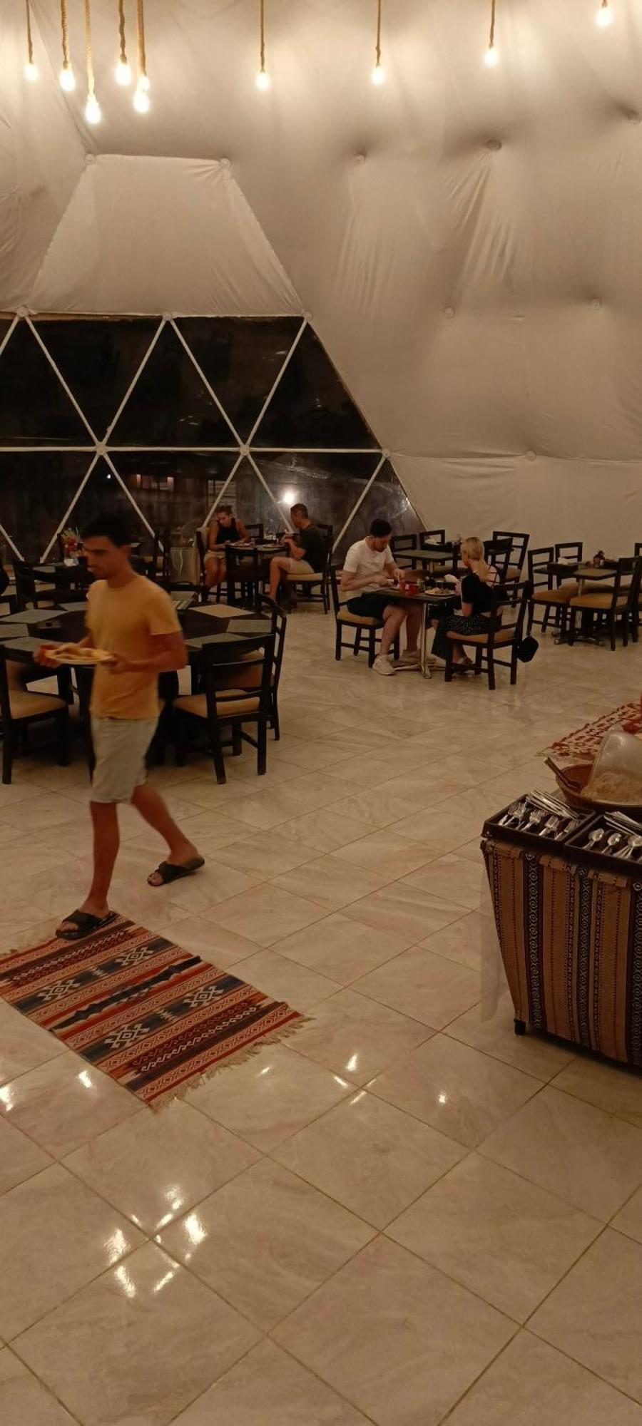 Bed and Breakfast Titanic Camp Wadi Rum Esterno foto