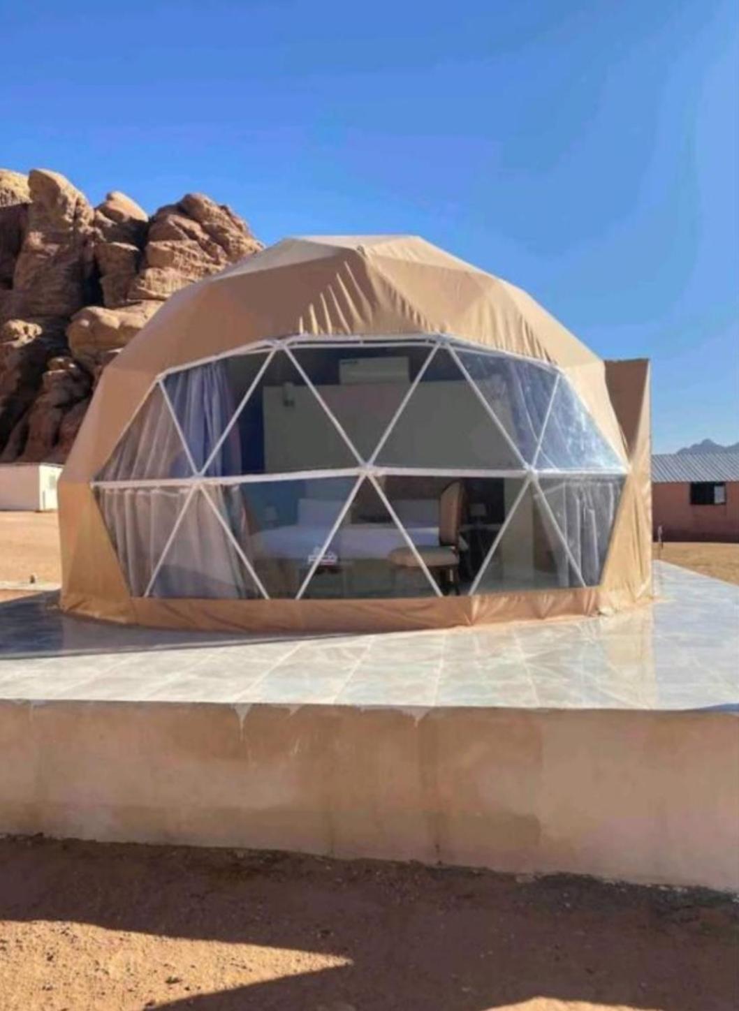 Bed and Breakfast Titanic Camp Wadi Rum Esterno foto