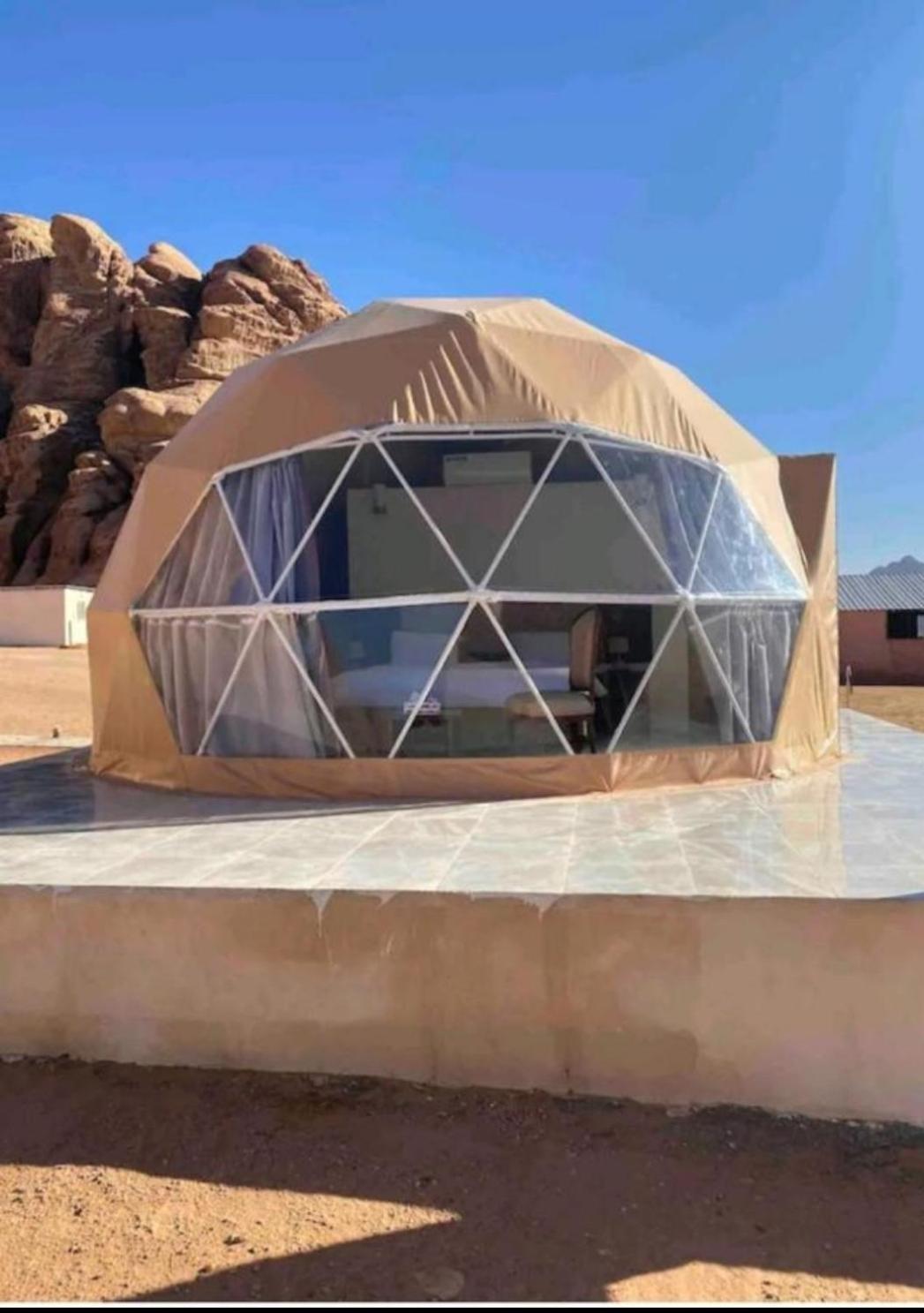 Bed and Breakfast Titanic Camp Wadi Rum Esterno foto